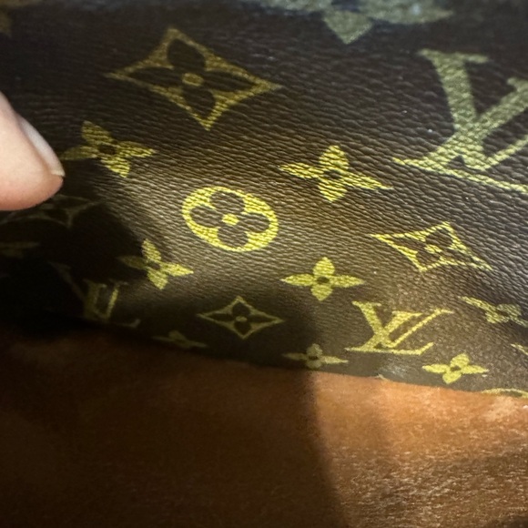 Louis Vuitton Compiegne 28 Clutch - Picture 9 of 10